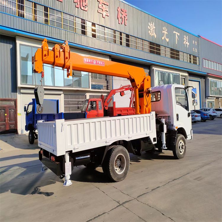 临城县三轮随车吊定制 农用改装机自备吊中瑞长期出售