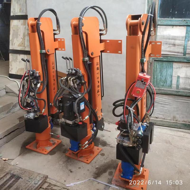 临城县重汽蓝牌随车吊 3.2吨 国六动力强 液压驱动 农用自卸起重机